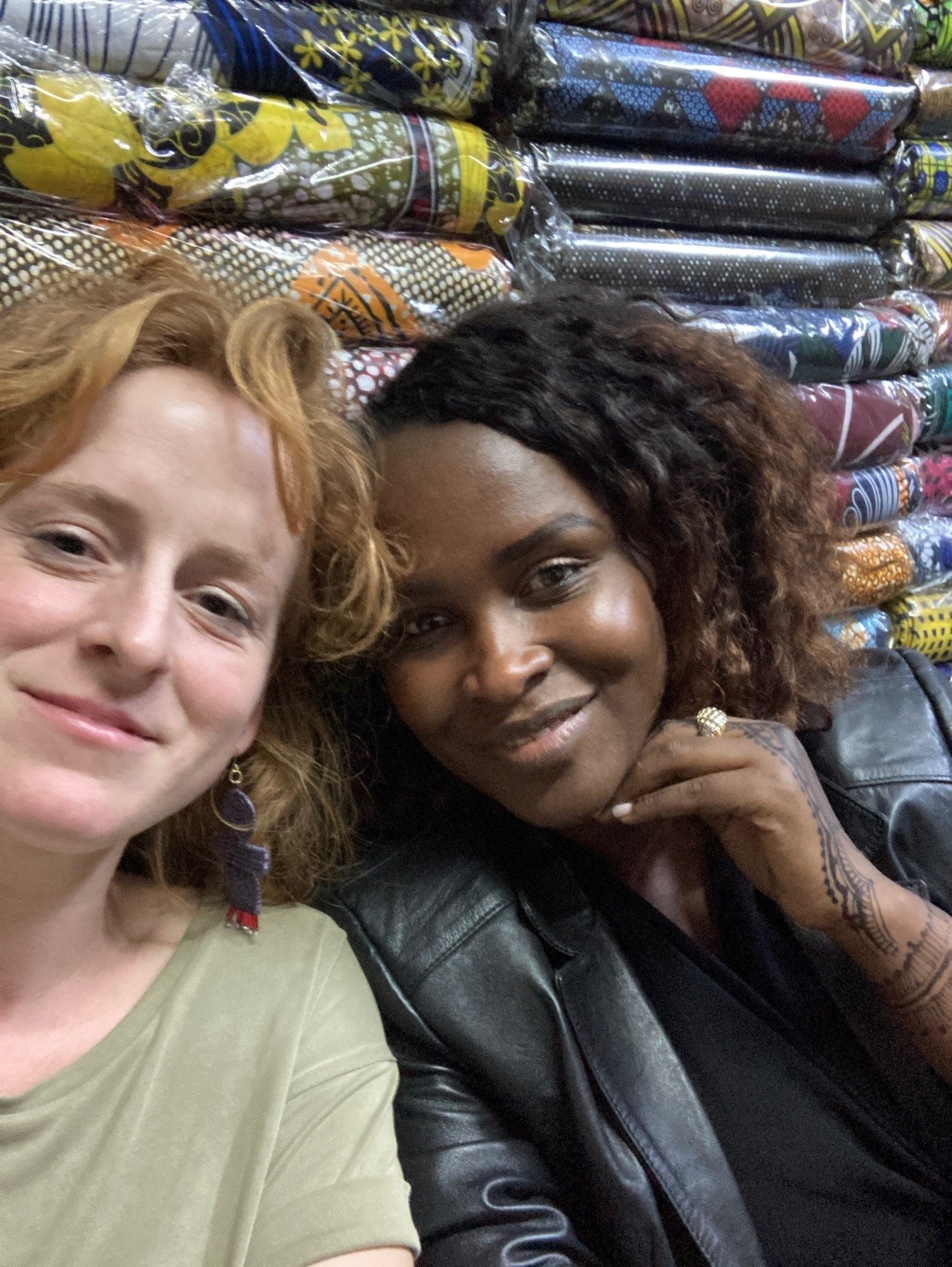Liesbeth en Joselyne, founder van Rwanda Clothing